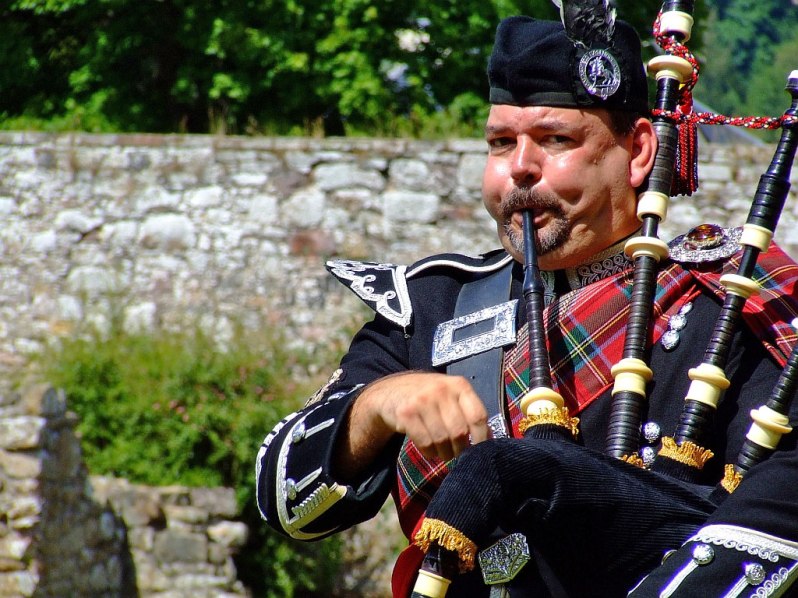 bagpipes-player-funny-man