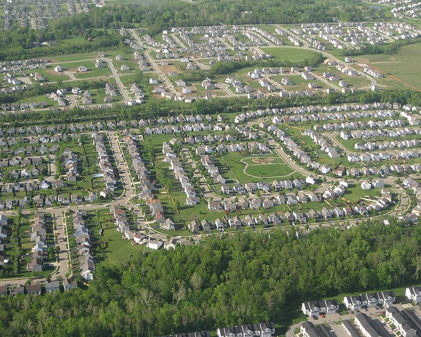 suburban-sprawl-dystopia-weeds-middle-class