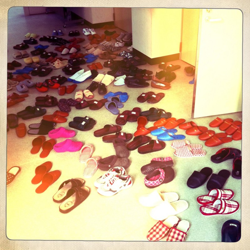 slippers-house-shoes-hausschuhe-germany-japan