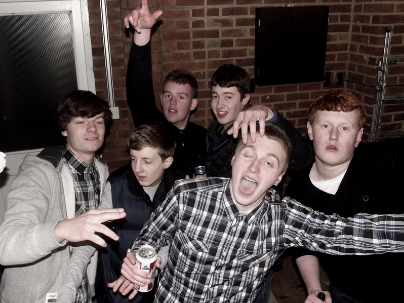drunk-teenagers-boys-party-funny