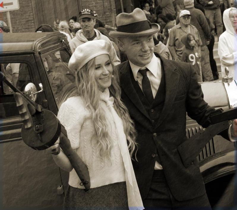Bonnie-and-Clyde-Costume-Black-and-White-Crime-Couple